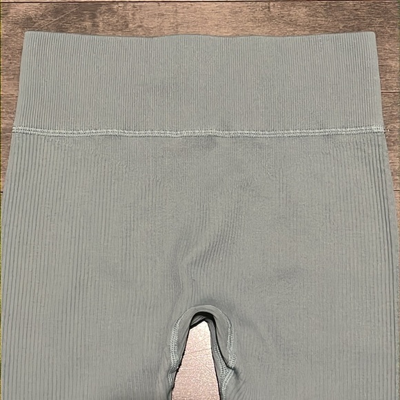 AliExpress Seamless Ribbed Leggings - Light Teal - Small - Picture 4 of 6